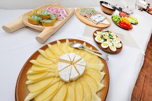 A buffet table with various food items including cheese, eggs, and vegetables. - APLEND Chaty Lux Tatry Holiday (Velky Slavkov)