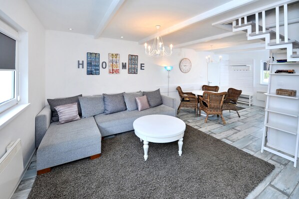 Luxury Cottage, 2 Bedrooms, Kitchenette, Courtyard Area | Living area | Flat-screen TV