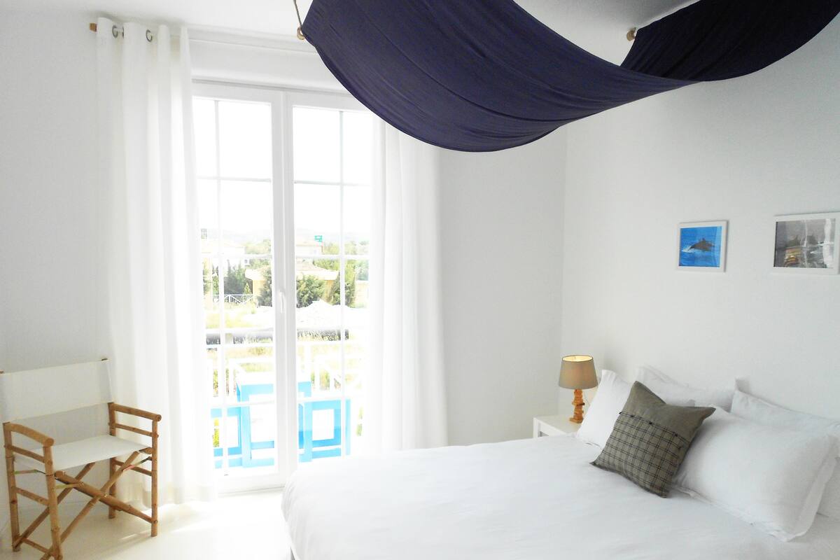 Ropa de cama de alta calidad, wifi gratis y ropa de cama