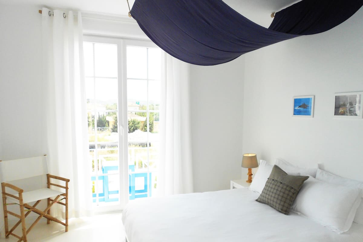 Chambre Confort, balcon, vue piscine | Literie de qualité supérieure, Wi-Fi gratuit, draps fournis