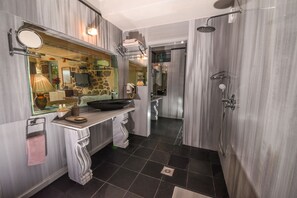 Suite with Private Garden and Private Pool | Salle de bain