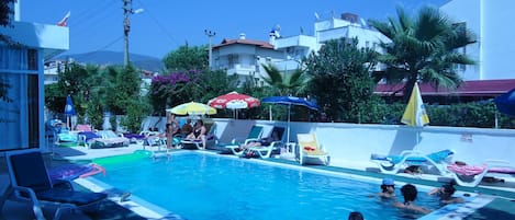 Outdoor pool, pool umbrellas, sun loungers