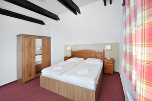 Nhà phong cách cổ điển | 2 phòng ngủ, bàn, màn/rèm cản sáng, bàn ủi/dụng cụ ủi quần áo 