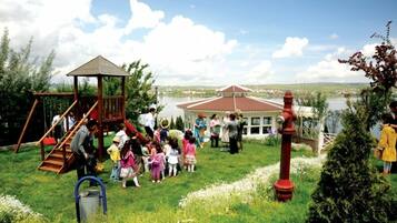 Children’s play area – outdoor