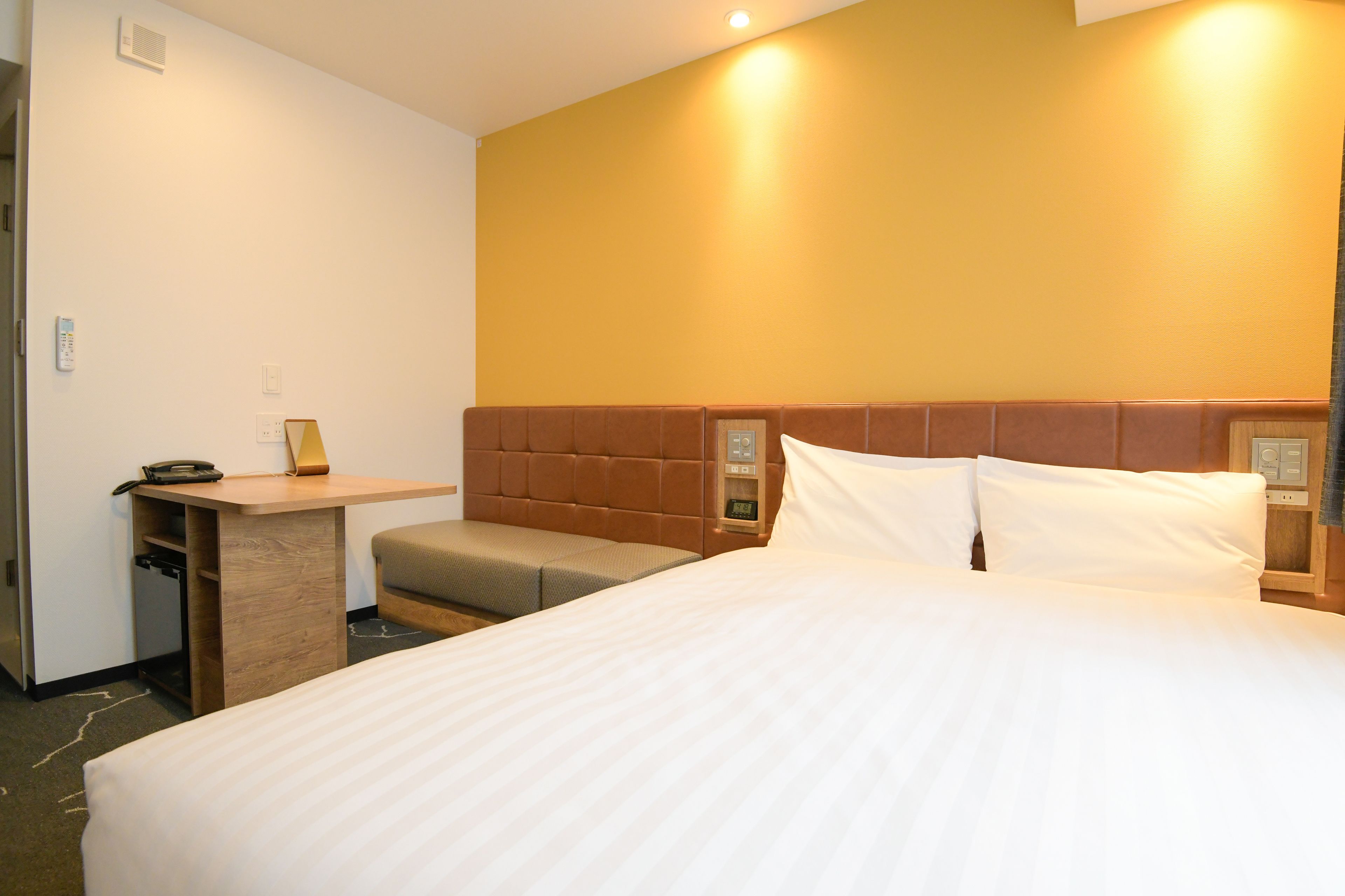 deluxe double room, non smoking | down duvets, desk, blackout curtains, iron/ironing board