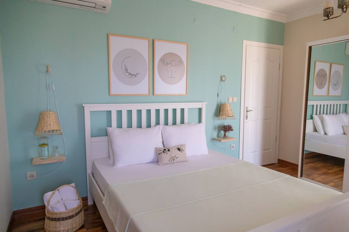 Habitación doble Deluxe, 1 cama matrimonial, para no fumadores, vista al mar | 1 habitación, wifi gratis y ropa de cama