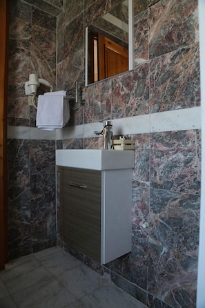 Bathroom - Cunda Sır Otel (Ayvalik)