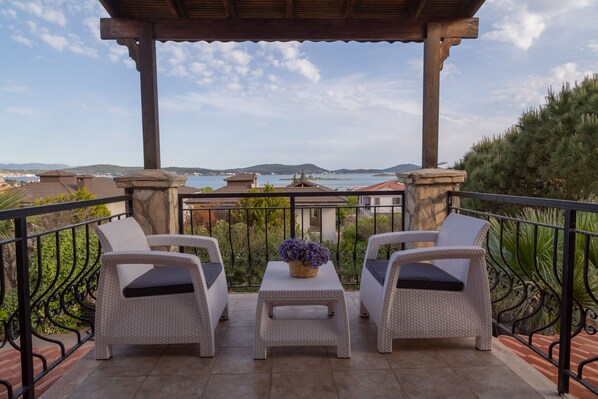 Deluxe Double Room, 1 Double Bed, Non Smoking, Sea View | Balcony view