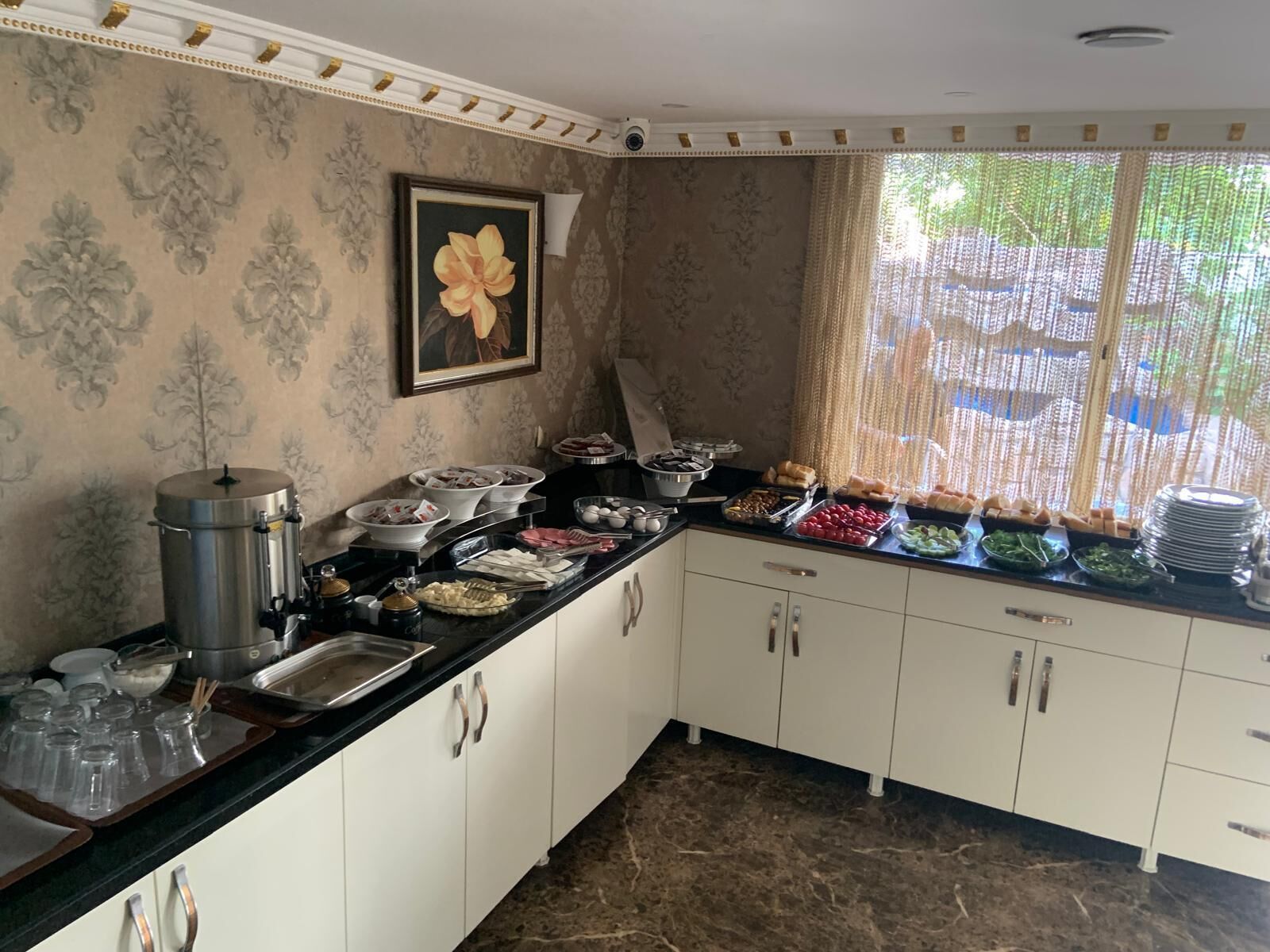 朝食、ランチ、ディナーに営業 (トルコ料理)