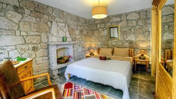 Minibar, desk, iron/ironing board, free WiFi