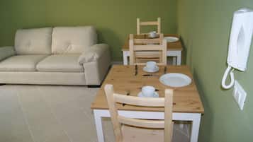 Se ofrece un desayuno bufé (5 EUR por persona)