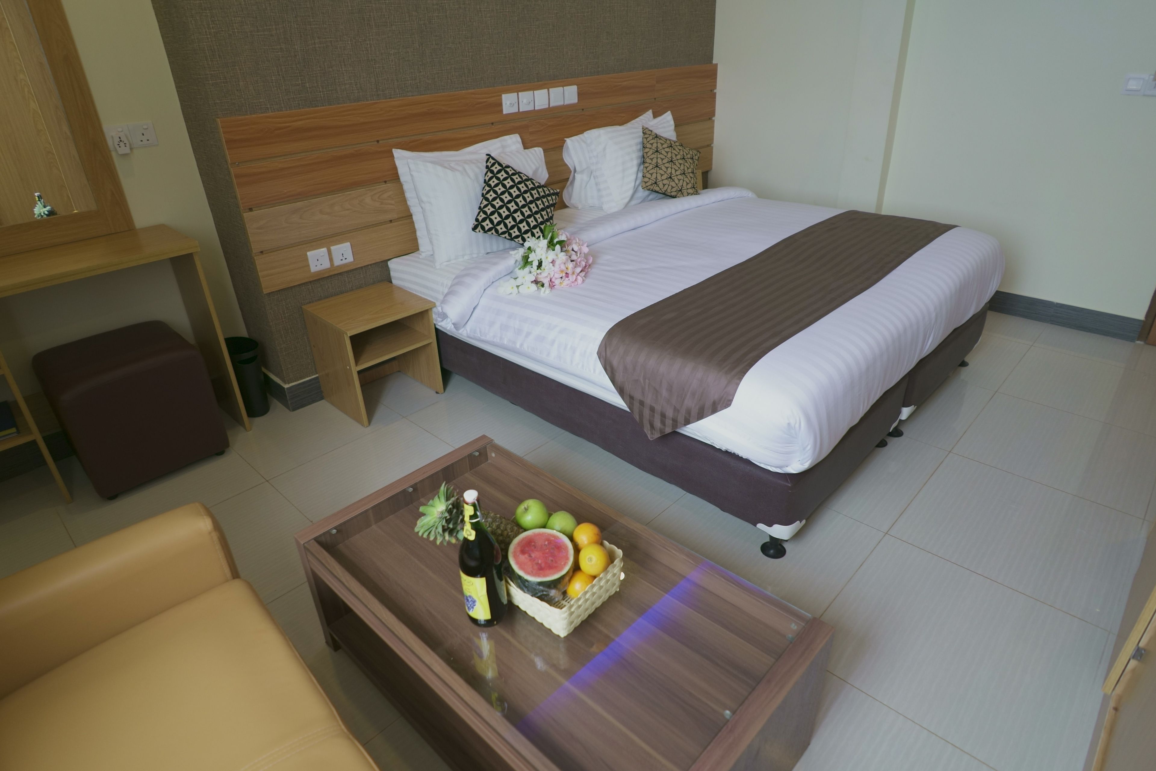 standard room | minibar, in-room safe, desk, laptop workspace