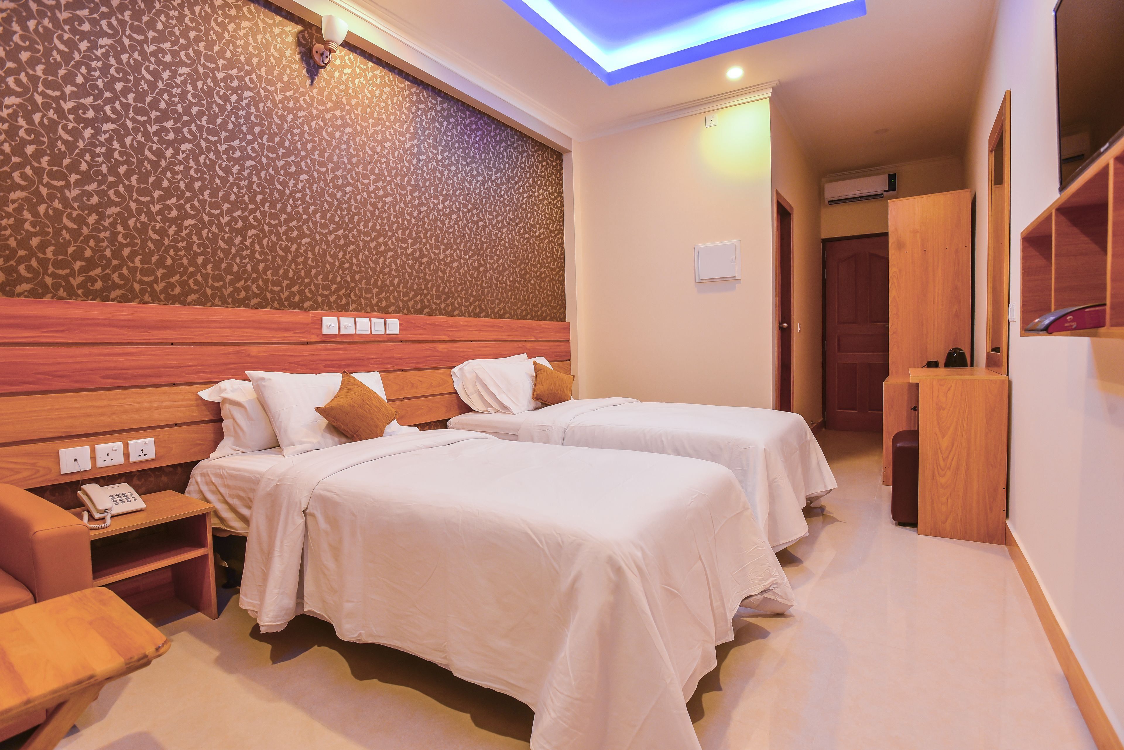 standard double or twin room | minibar, in-room safe, desk, laptop workspace