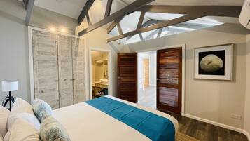 Room, 1 King Bed, Sea View, Oceanfront | 1 bedroom, premium bedding, in-room safe, iron/ironing board