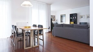 Apartment (2 Bedrooms) | In-room dining