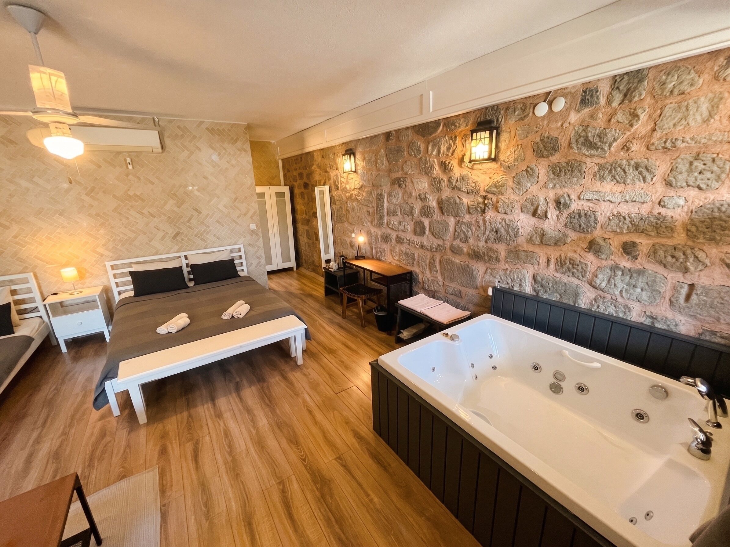 Deluxe Twin Room, 1 Bedroom, Garden View | Premium bedding, in-room safe, individually decorated