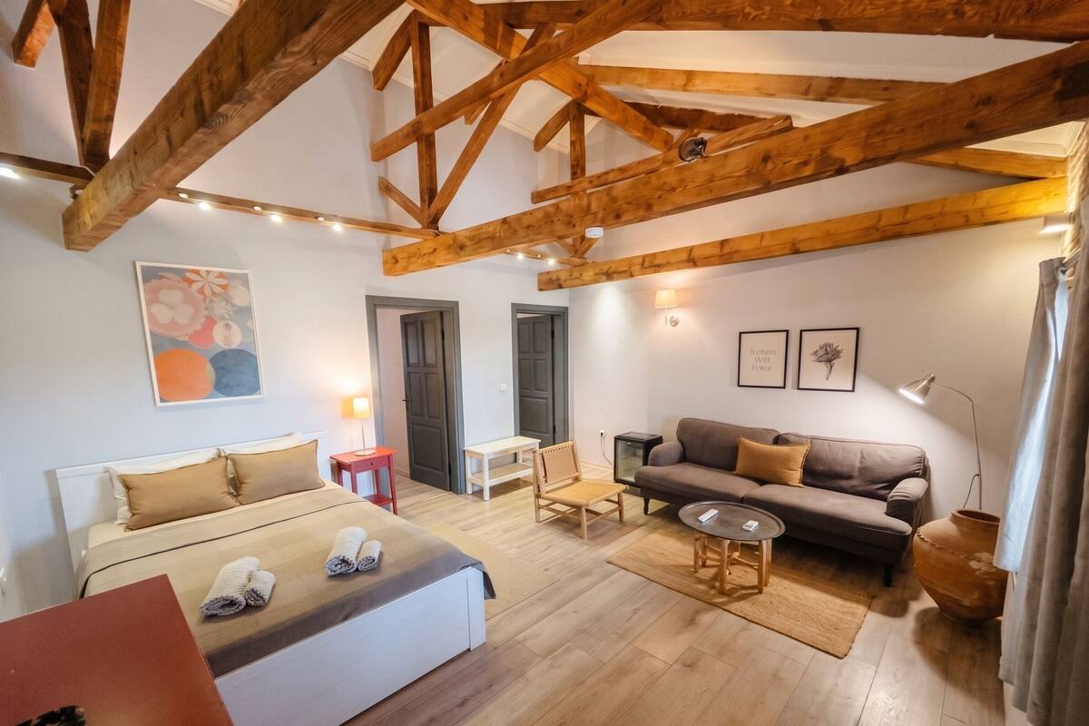 Suite – deluxe | Sengetøy av topp kvalitet, safe på rommet og skrivebord