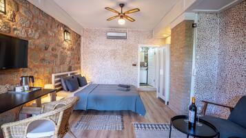 Habitación doble Deluxe, 1 cama matrimonial (with Fan) | 2 habitaciones y ropa de cama de alta calidad