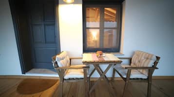 Habitación doble Deluxe, vista al jardín | Balcón