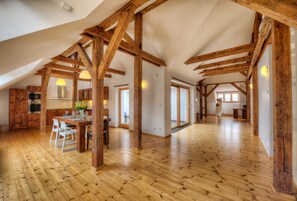 Apartamento exclusivo, 1 quarto, terraço, vista para a cidade | Cozinha privada | Geladeira grande, micro-ondas, cooktop, lava-louças