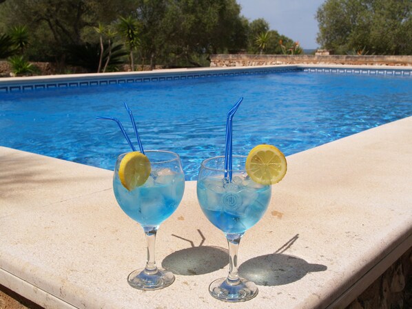 Poolside bar