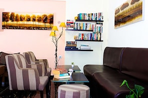 Lobby sitting area - Anthena Studios (Skiathos)