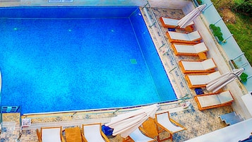 Outdoor pool, pool umbrellas, sun loungers