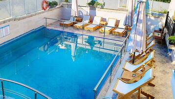 Outdoor pool, pool umbrellas, sun loungers