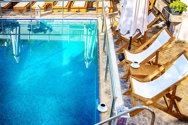 Outdoor pool, pool umbrellas, sun loungers