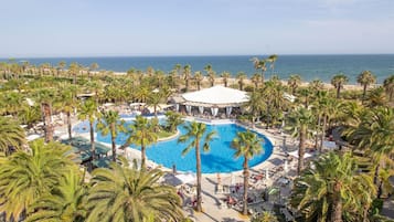 Kolam renang tertutup, 3 kolam renang terbuka