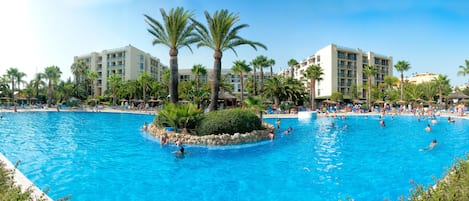 Indoor pool, 3 outdoor pools