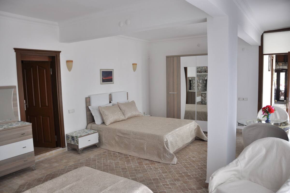 Standard Triple Room, Partial Sea View | Premium bedding, in-room safe, iron/ironing board (on request)