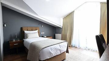 Single Room (Attic) | 1 bedroom, Egyptian cotton sheets, premium bedding, minibar