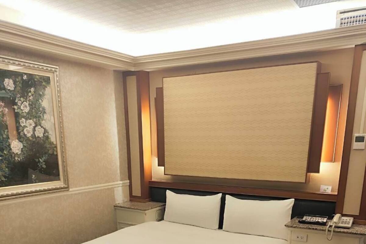 舒適雙人房 | 高級寢具、羽絨被、書桌、遮光窗簾/窗簾