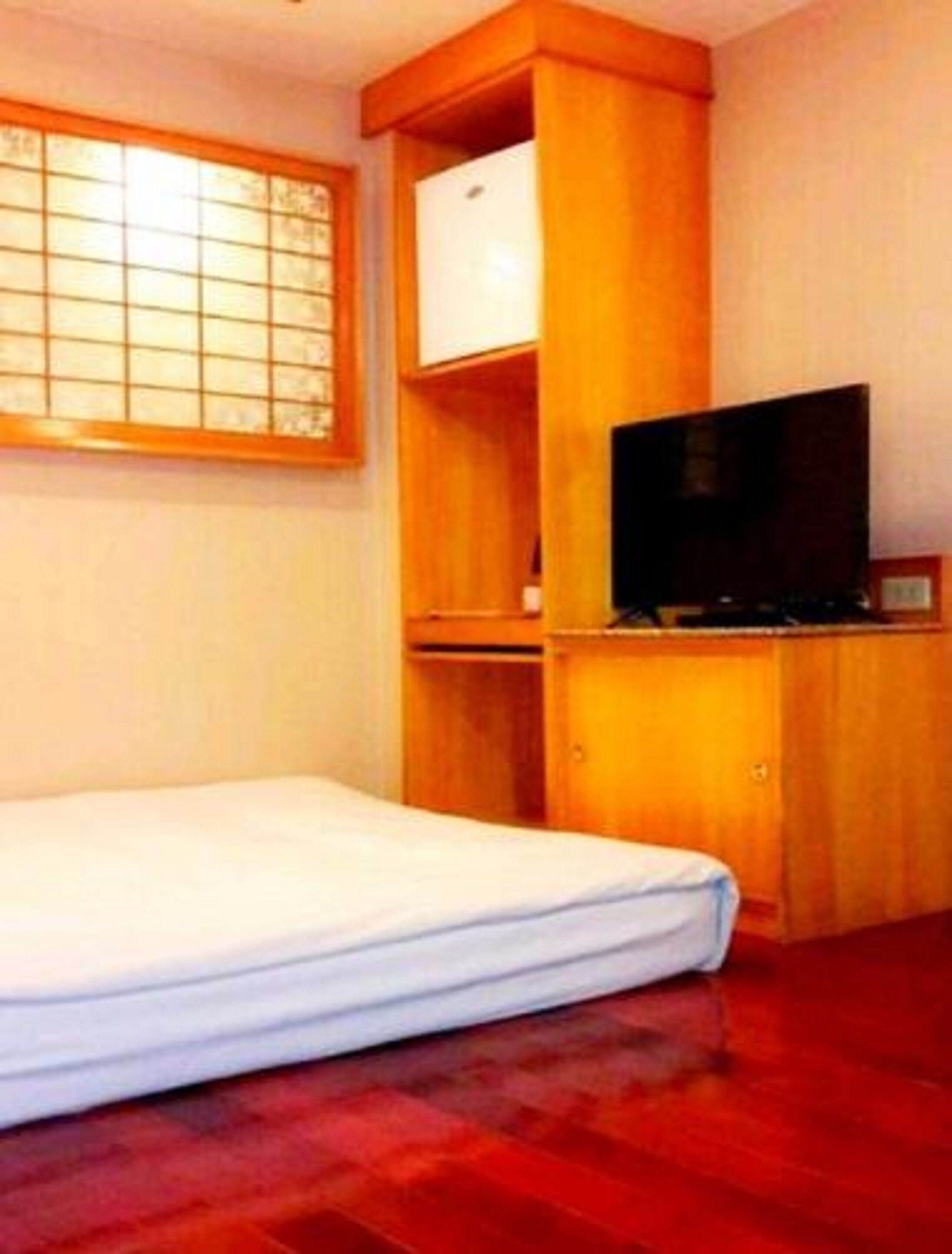 economy double room | 1 bedroom, premium bedding, down duvets, desk
