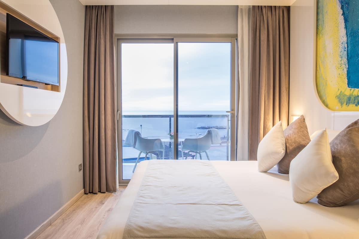 room (king privilege) | in-room safe, desk, soundproofing, free wifi