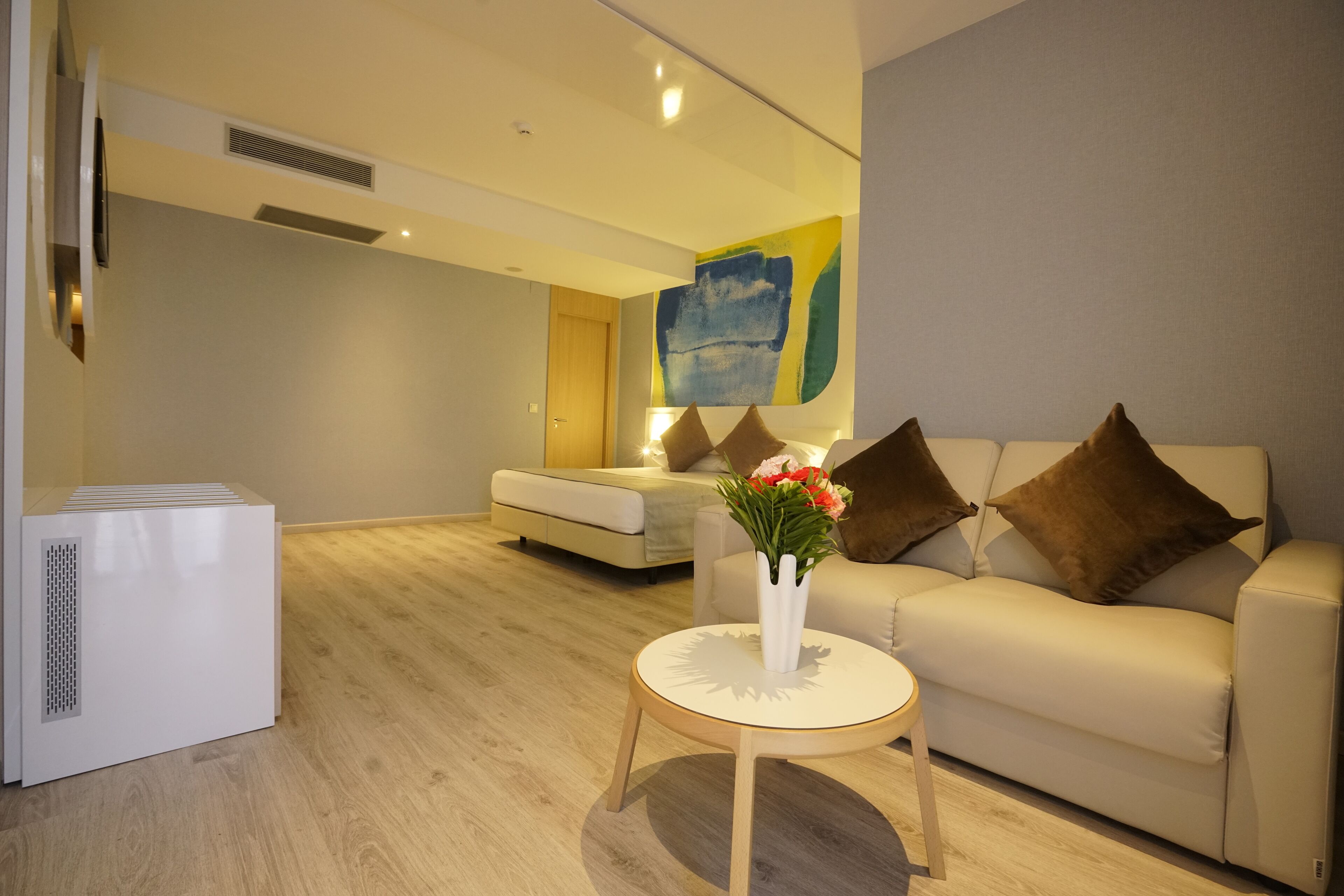 in-room safe, desk, soundproofing, free wifi