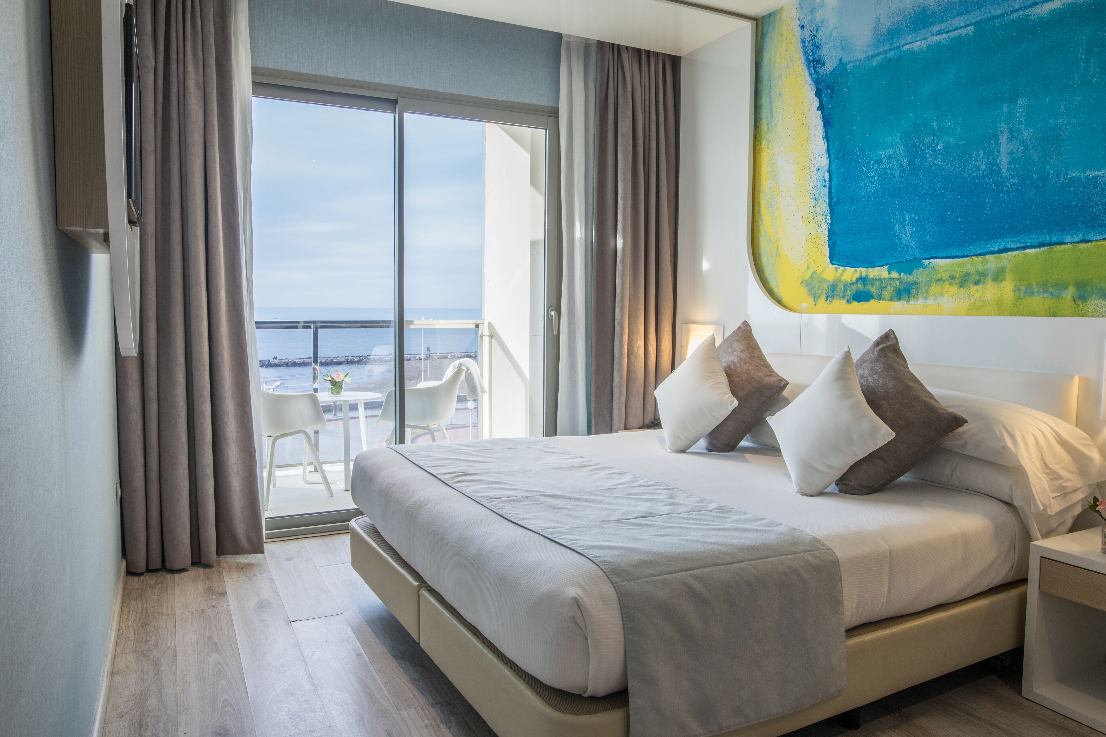 in-room safe, desk, soundproofing, free wifi