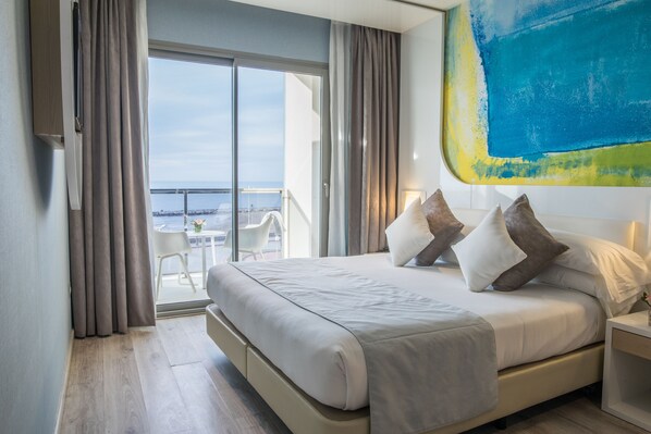 In-room safe, desk, soundproofing, free WiFi