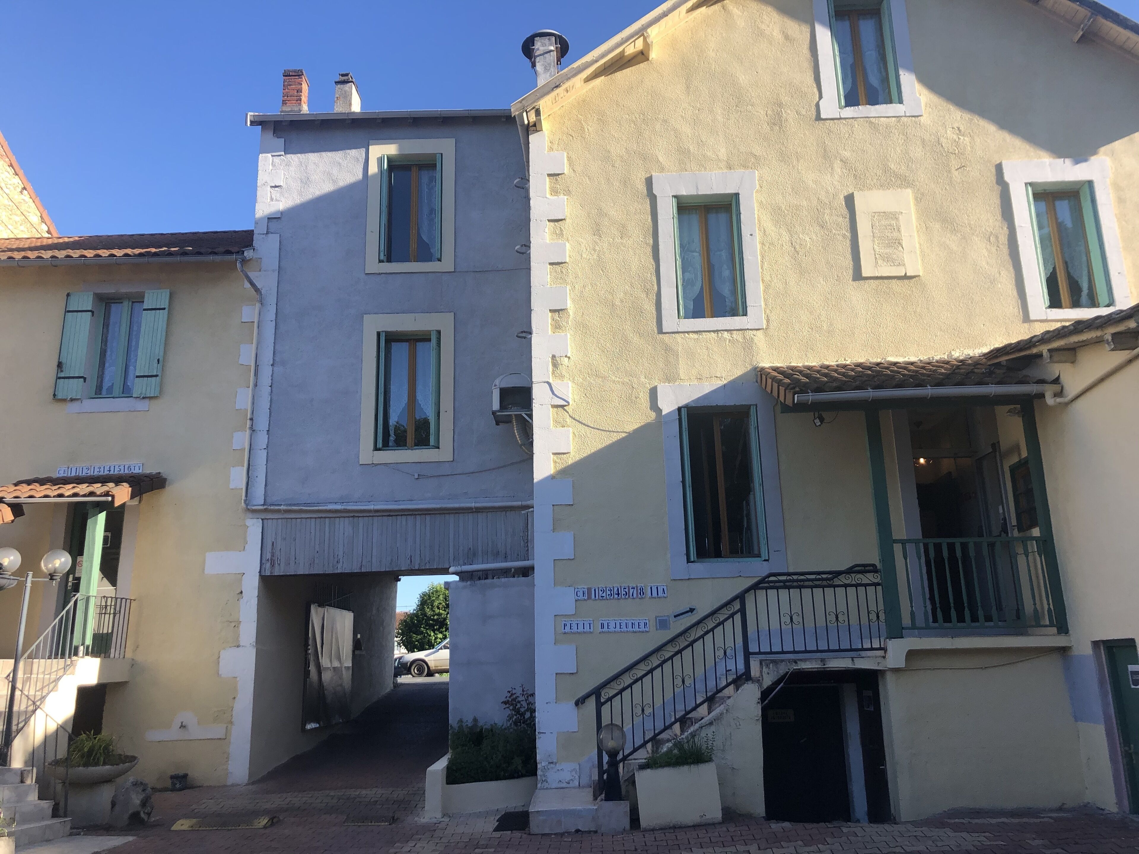 individually decorated, individually furnished, desk, cots/infant beds