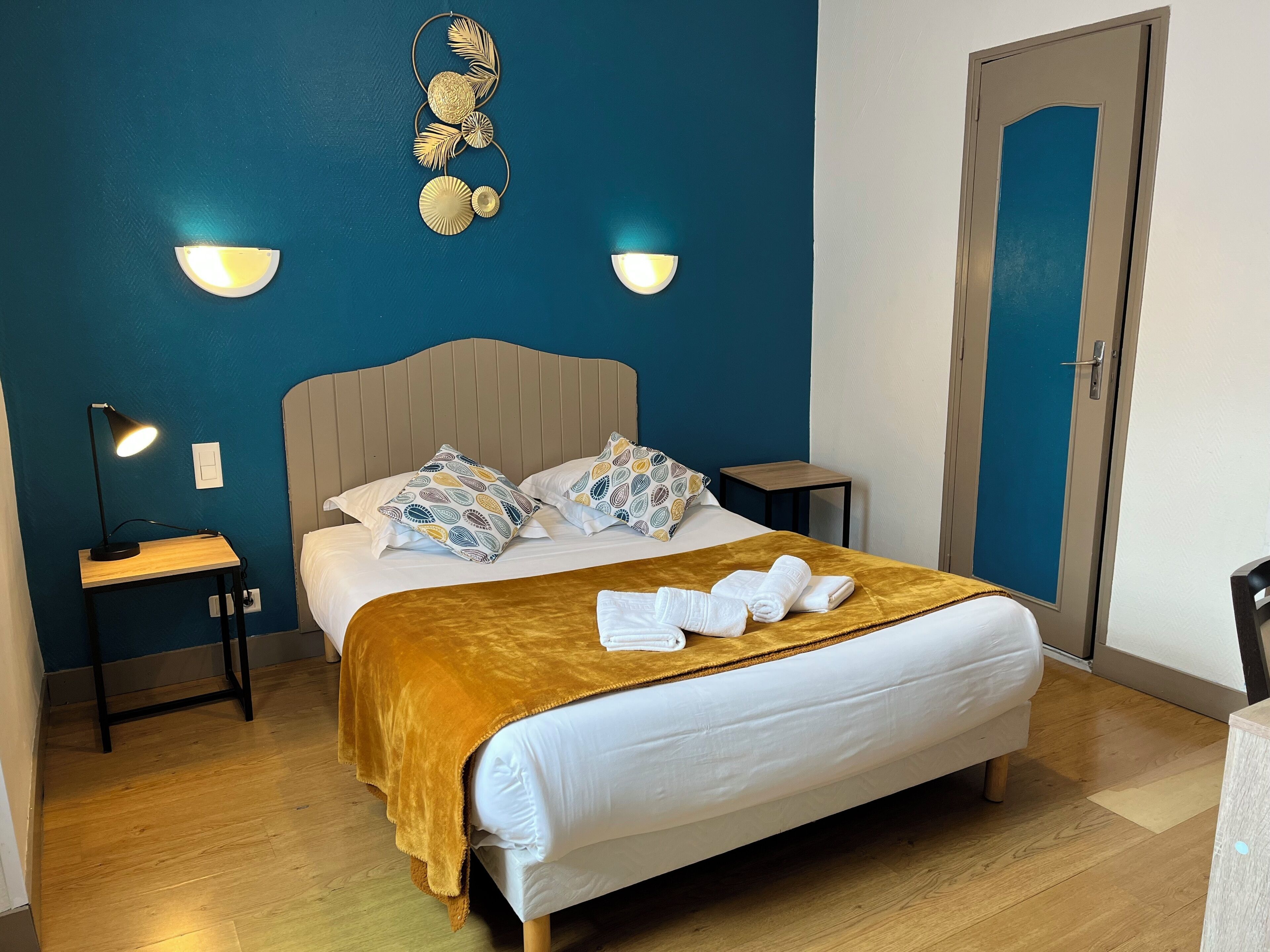 Chambre Double Standard, côté cour intérieure, 1er étage ou 2ème étage