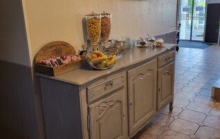 Daily buffet breakfast (EUR 9.40 per person)
