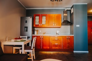 Departamento | Cocineta privada | Refrigerador, microondas, horno y parrilla de estufa 
