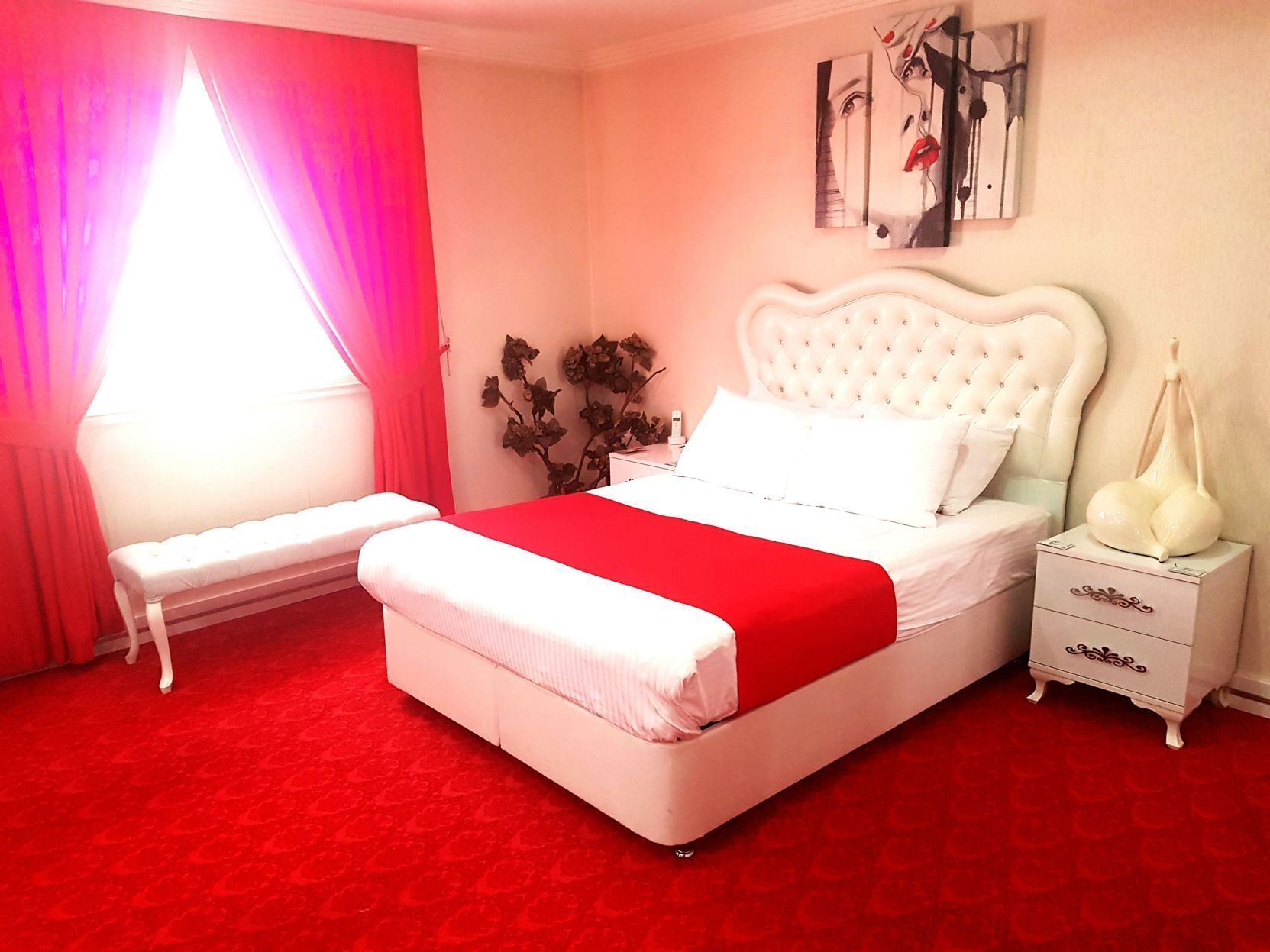 Hochwertige Bettwaren, Minibar, Zimmersafe, Schreibtisch