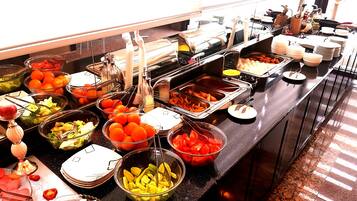 Free daily buffet breakfast