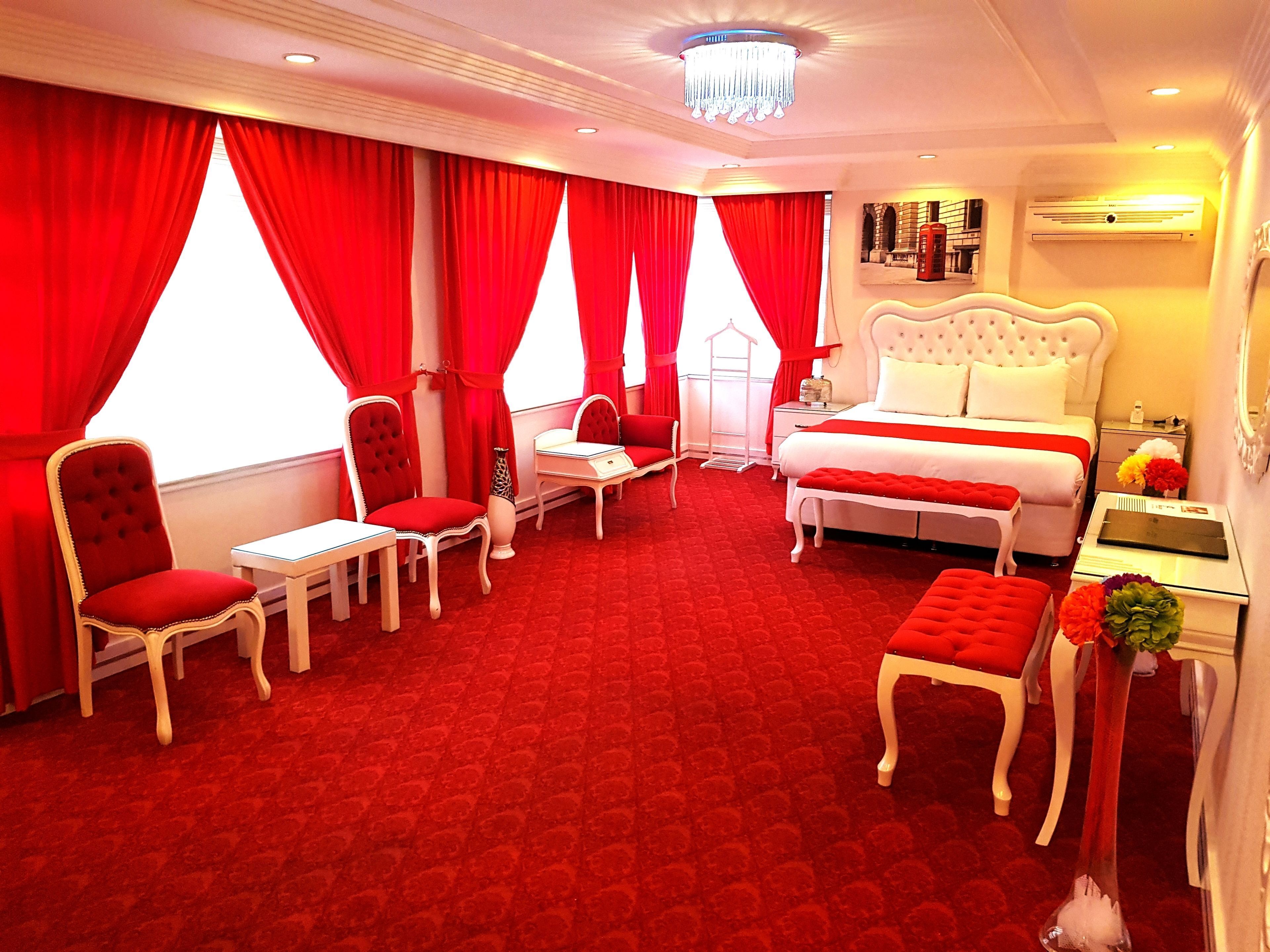 Hochwertige Bettwaren, Minibar, Zimmersafe, Schreibtisch