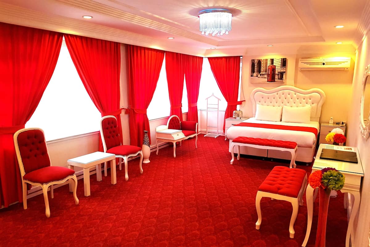 Premium bedding, minibar, in-room safe, desk