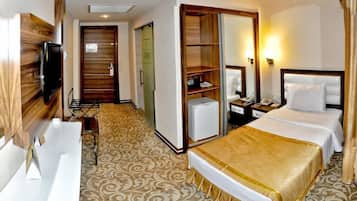 Standard Double or Twin Room | Minibar, in-room safe, free WiFi, wheelchair access