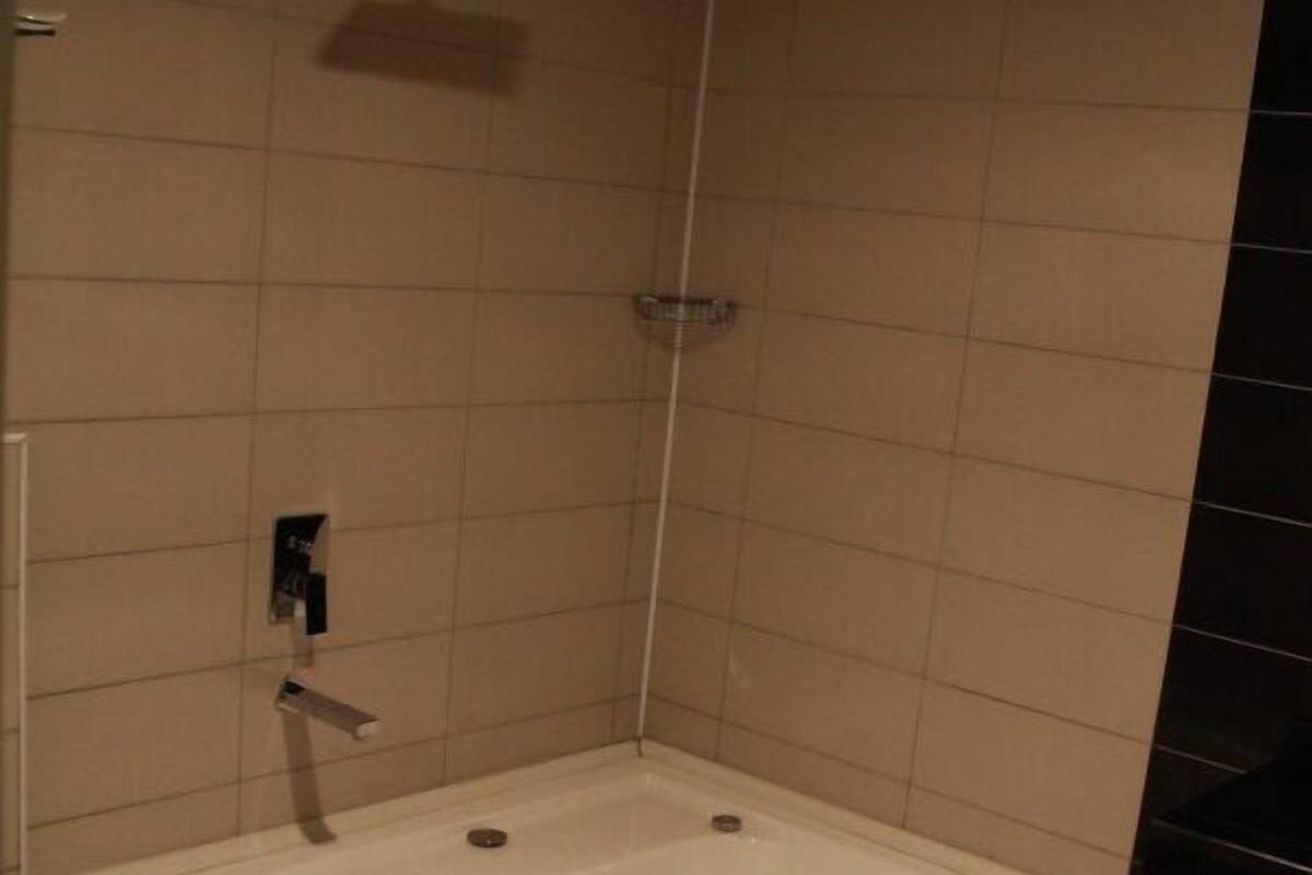 deep-soaking bathtub