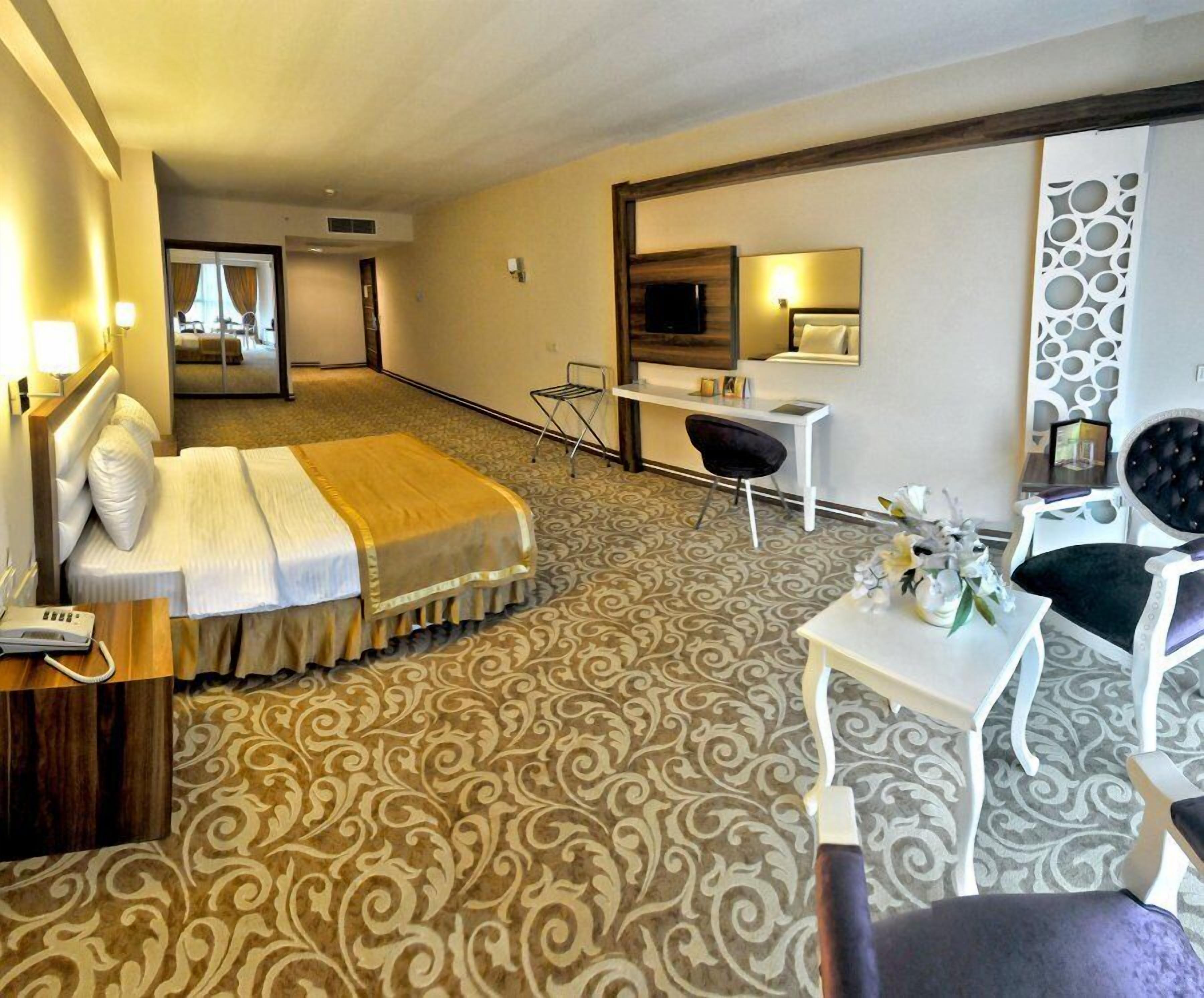 minibar, in-room safe, free wifi, wheelchair access